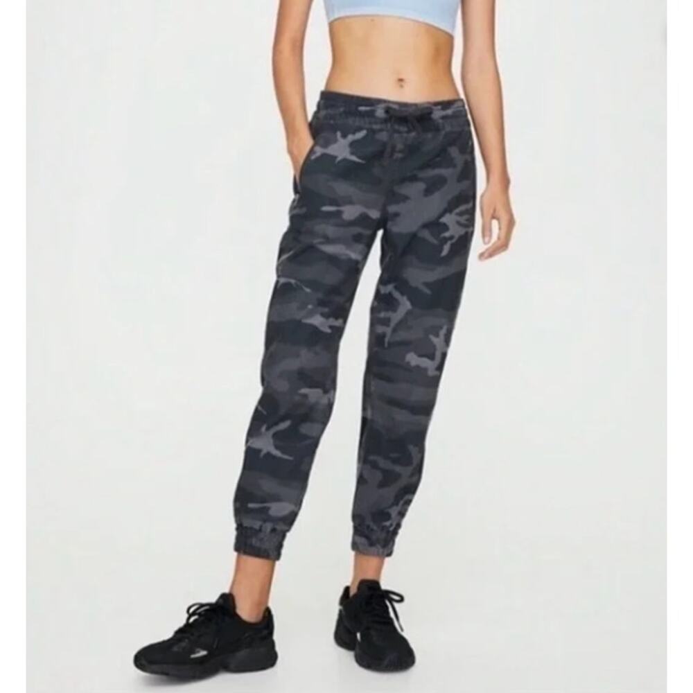 Aritzia TNA Camouflage Jogger Women's Medium  Black Grey Athleisure Comfort